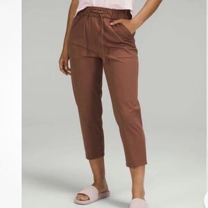 LULULEMON- Stretch High-Rise Crop 23"